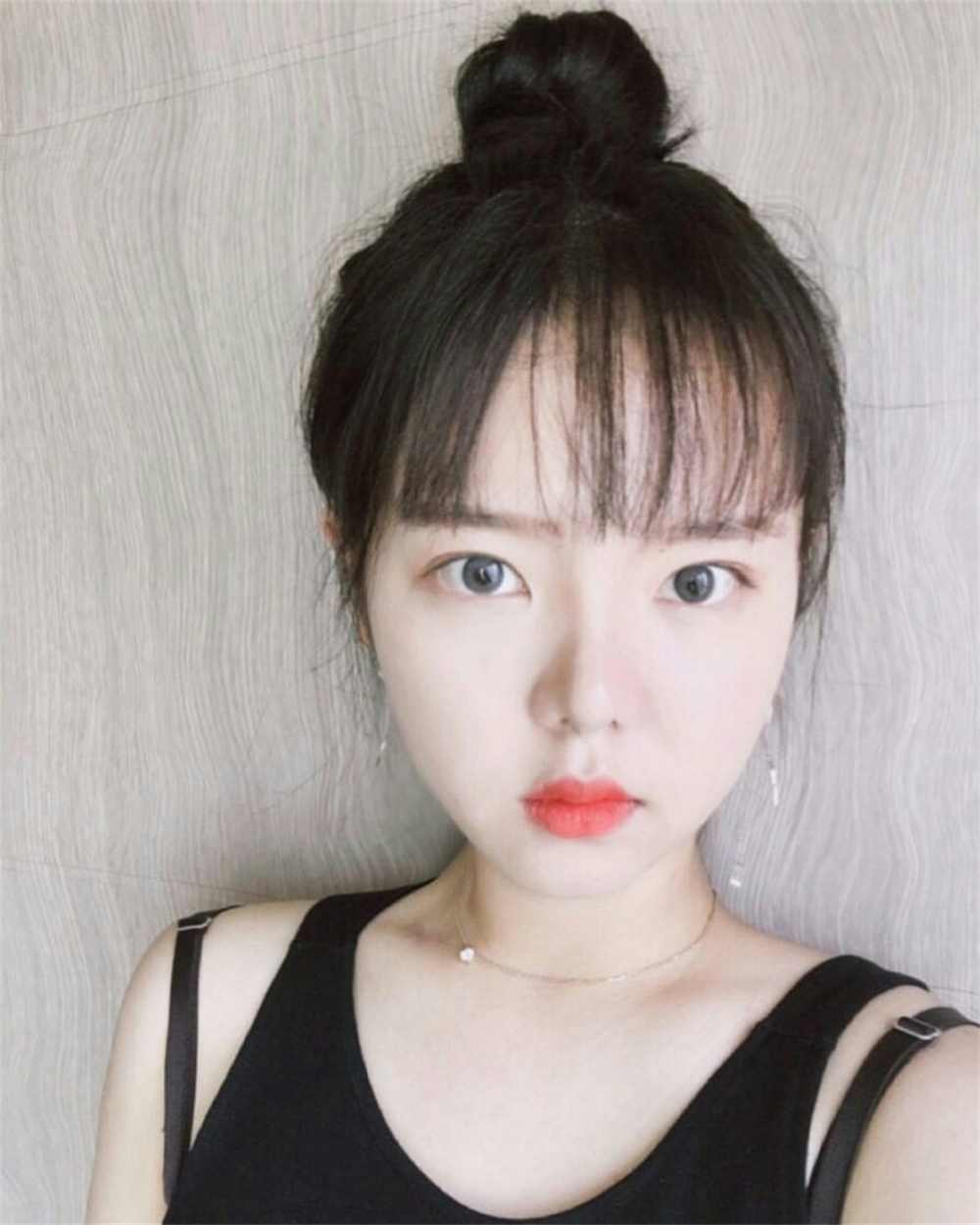 青春看似荒唐却没人选择投降。
