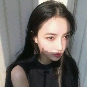 后来她一个人哭了好久 个性小女生微信头像