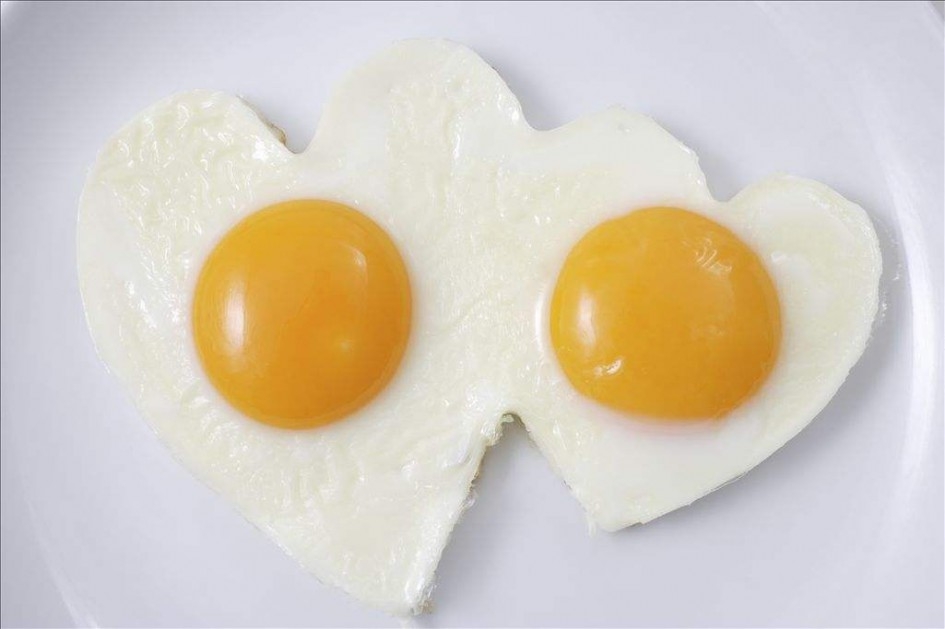 幸福早餐心形鸡蛋图片