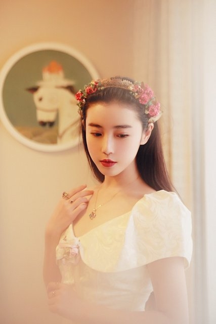 鲜花般灿烂柔美的张辛苑壁纸图片