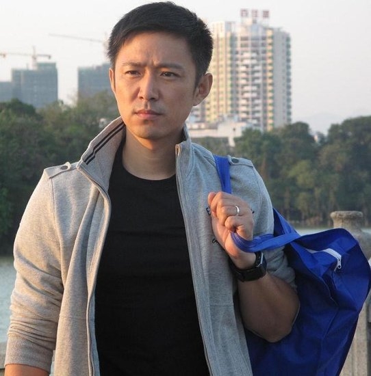 高鑫图片 变身后现代都市型男