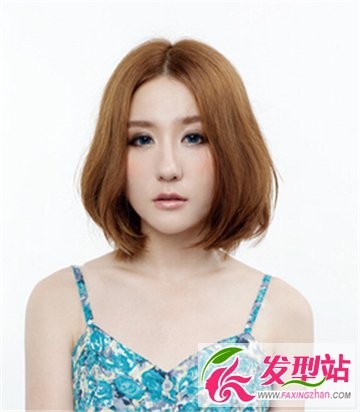 俏丽女生中分短发发型 塑造出最性感气质的女生