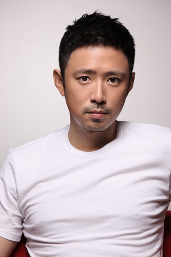 高鑫图片 变身后现代都市型男