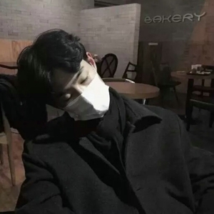 埋怨她不够爱你 霸道小帅哥qq男生头像