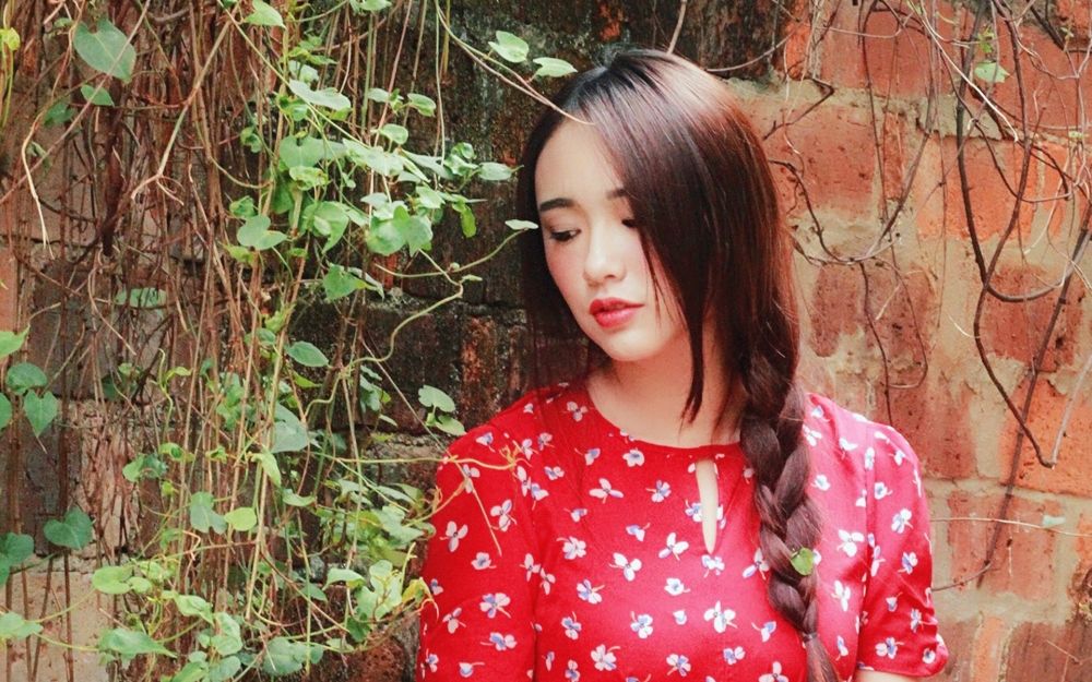 复古小美女红色连体裤写真电脑高清壁纸