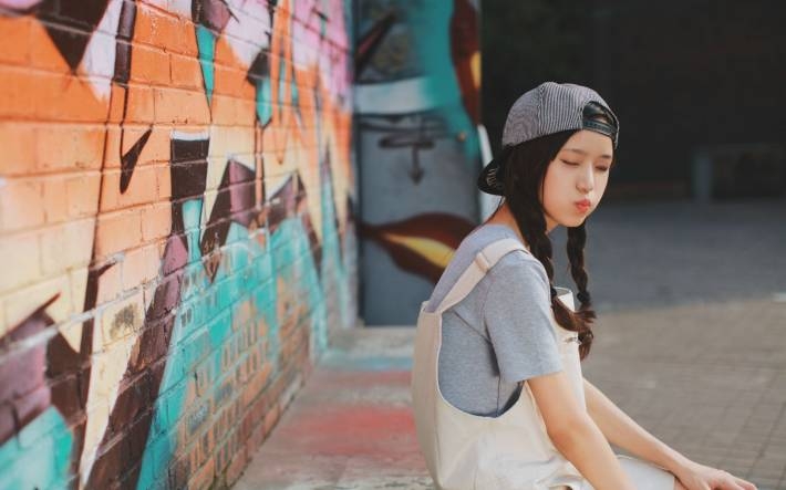 可爱邻家女孩电脑win10壁纸