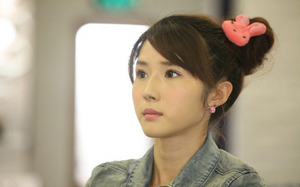 方安娜桌面壁纸之可爱美女卖萌