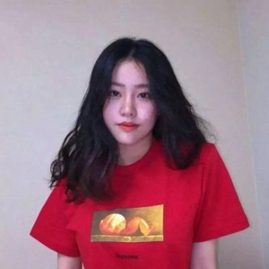 后来她一个人哭了好久 个性小女生微信头像