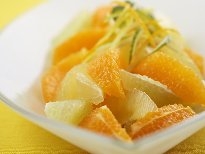 餐桌上的水果甜点