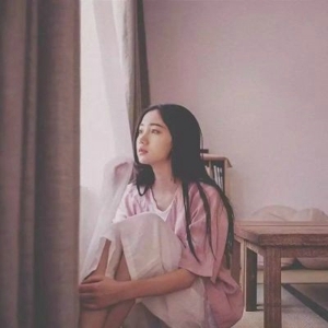 后来她一个人哭了好久 个性小女生微信头像