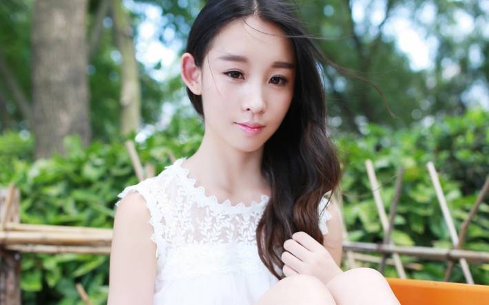 甜美嫩模美女户外写真电脑壁纸