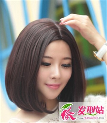 俏丽女生中分短发发型 塑造出最性感气质的女生