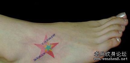美女脚部彩色五角星纹身图片