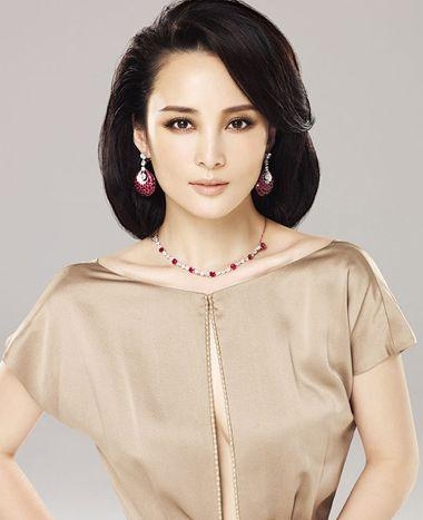 中老年女性时尚减龄盘发造型 打造出好看又优雅的盘发哦