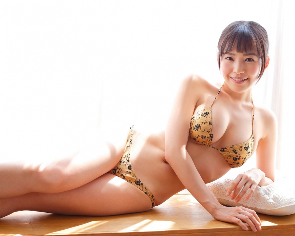 日本性感女星清水美里室内比基尼写真电脑壁纸