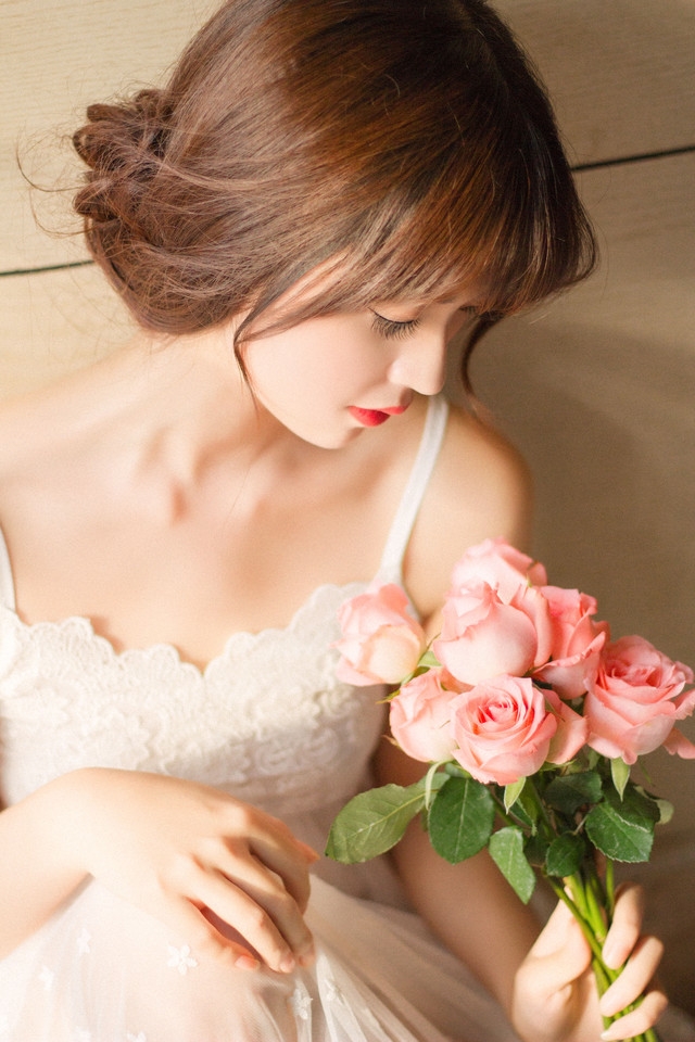 唯美花环清纯美女图片苹果手机壁纸下载