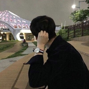 拽拽的个性帅气95后小男生qq头像