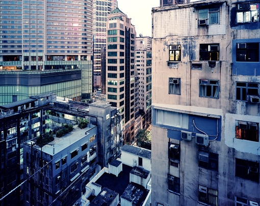 繁华灯光璀璨的香港街头图片