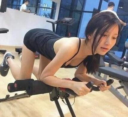妹子你是来健身的吗