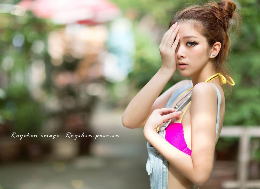 清纯阳光美少女俏丽性感写真高清电脑壁纸图片