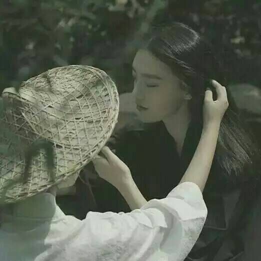 转身离开就走，不会回头，你会很酷
