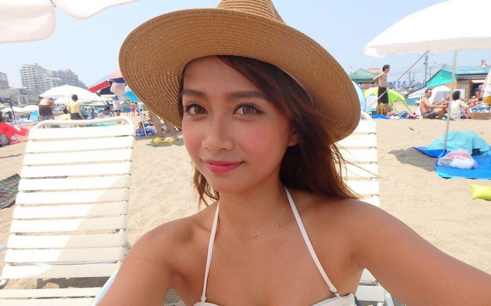 日本美女望月里佳性感比基尼写真