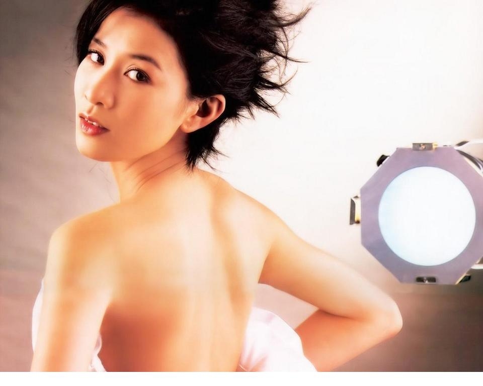 人见人爱的佘诗曼小清新写真