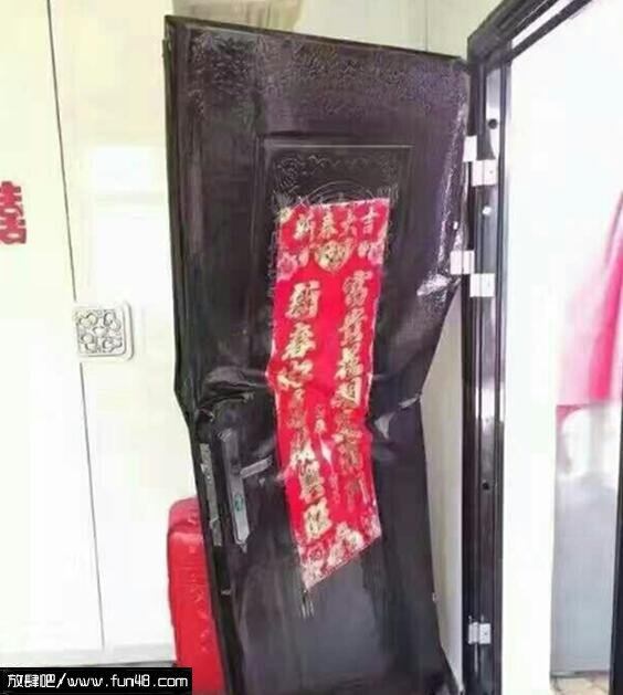 结婚抢亲门砸坏了