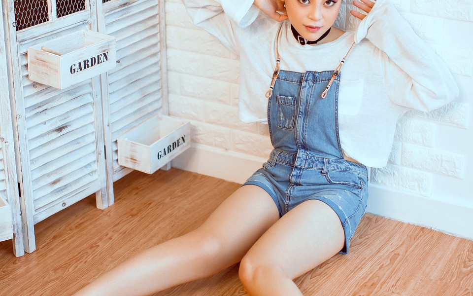 Freckle girl桌面壁纸