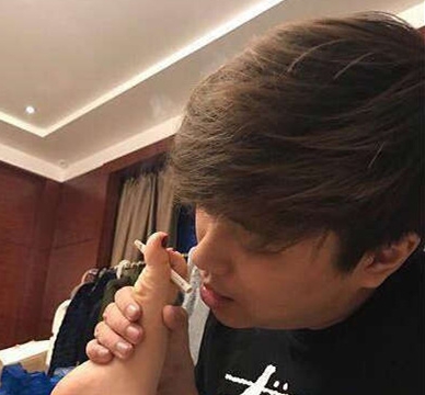 烟瘾犯了，就想来一根