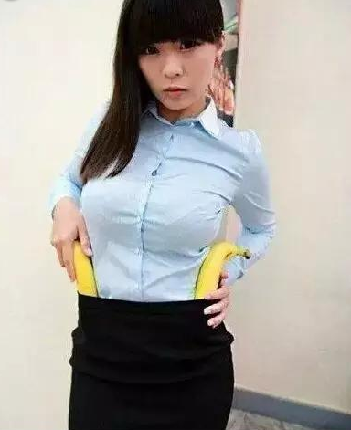 大胸妹子有两男友