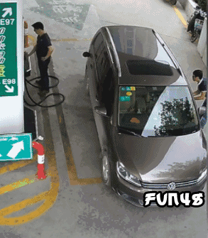 加油站加油东西被偷