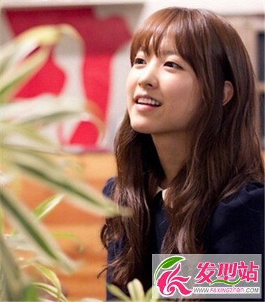 韩式中长发显清甜唯美气质 上班休闲流行韩式披肩发型