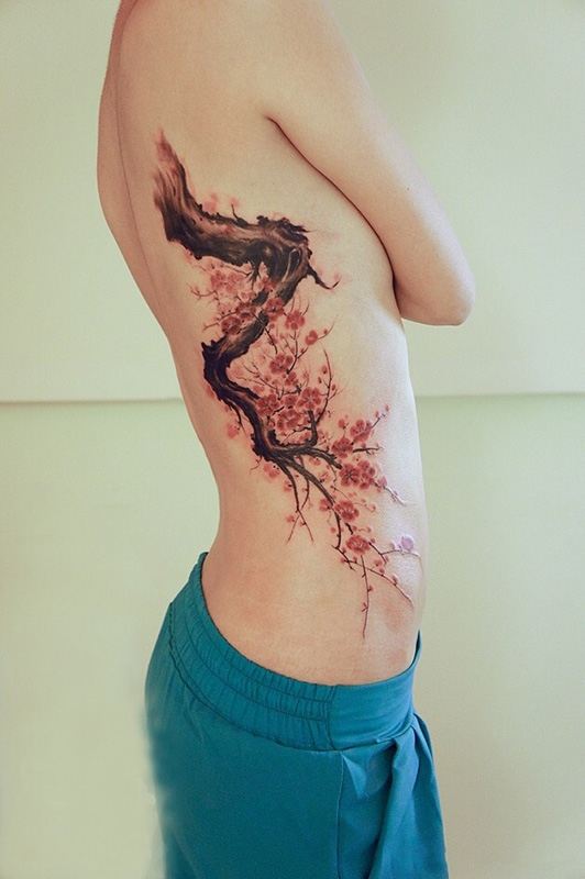 寒梅落红，侧腰中国画风梅花纹身