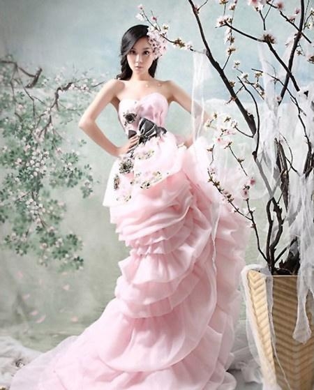 美美的婚纱、骚年，你愿意给我穿上么  /*