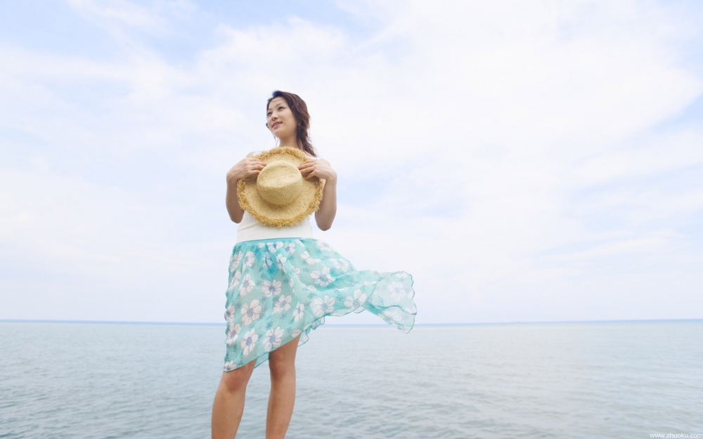 夏日沙滩美女清爽写真图片桌面壁纸