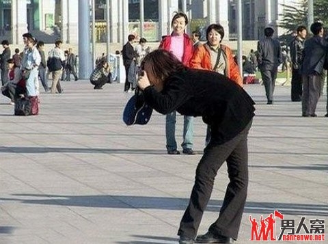 摄影师爆笑的拍照姿势 壮观~