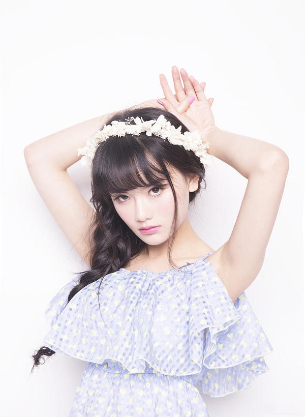 美女南笙小清新装扮的写真