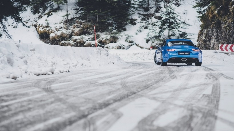 2017雷诺轿跑Alpine A110桌面壁纸