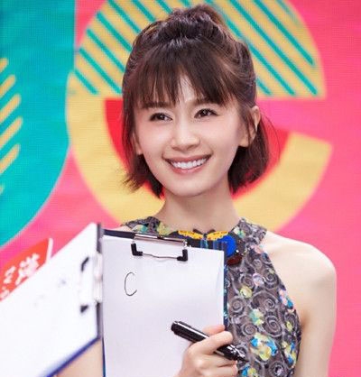 曲妖精王子文短发照 大写的美