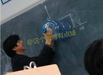 为啥不让学生带手机这下知道了吧