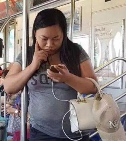 凤姐在美国实拍 胖成这样了