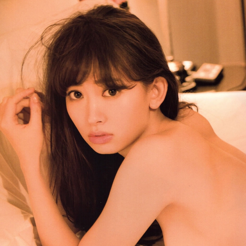 小嶋阳菜性感半裸大尺度写真ipad 4壁纸下载