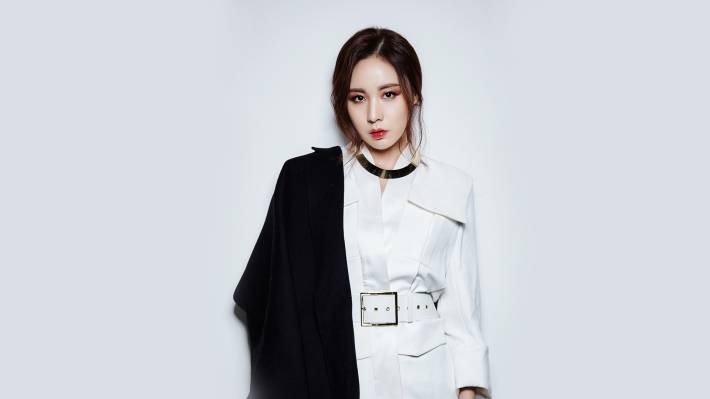 韩国女星简美妍高清电脑壁纸