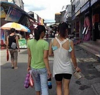她是故意解开透气的吗