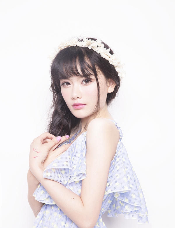 美女南笙小清新装扮的写真