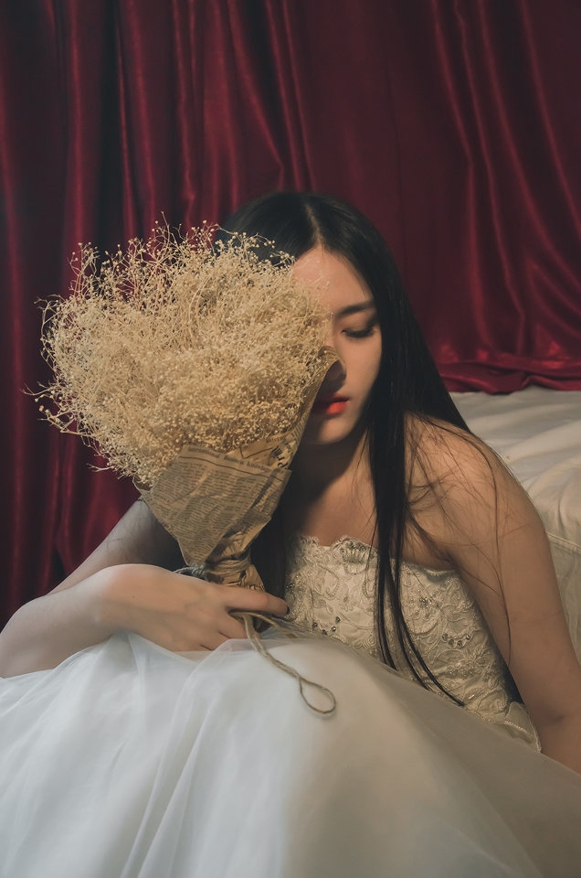 宝妈：她的婚纱。