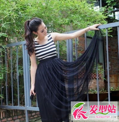 韩式女生马尾微卷发型推荐 简单马尾发型散发优雅女人味