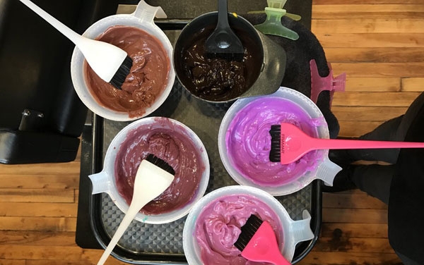 网红分享挑染巧克力淡紫色染发全程图