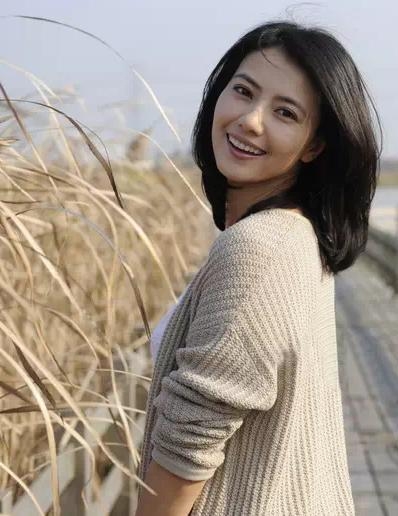 适合冬季的淑女发型 首选披肩时尚卷发